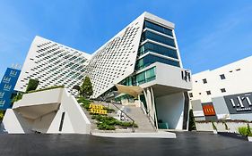 LiT BANGKOK Hotel